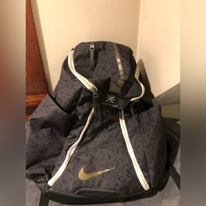 Nike Elite Basketball Bag (Like New)